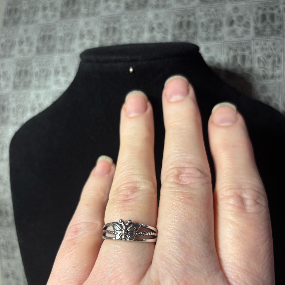 Elegant Silver Butterfly Ring